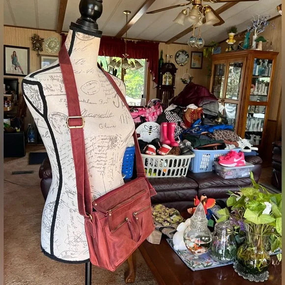 100% cow hide leather Great American leather works red crossbody handbag. - Picture 15 of 17